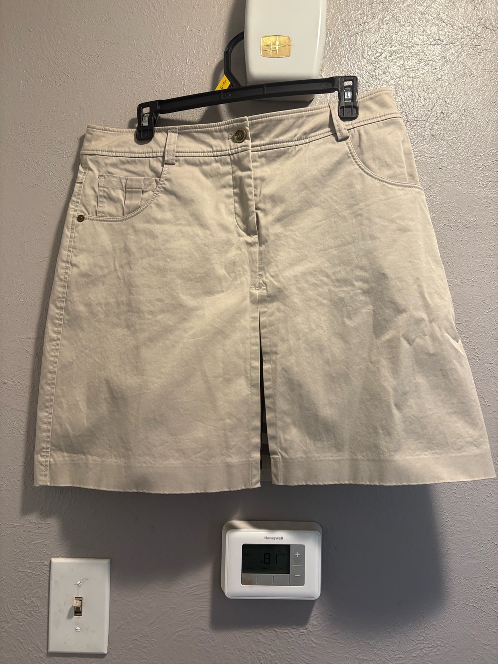 Burberry Cream A-Line Skirt with Front Slit